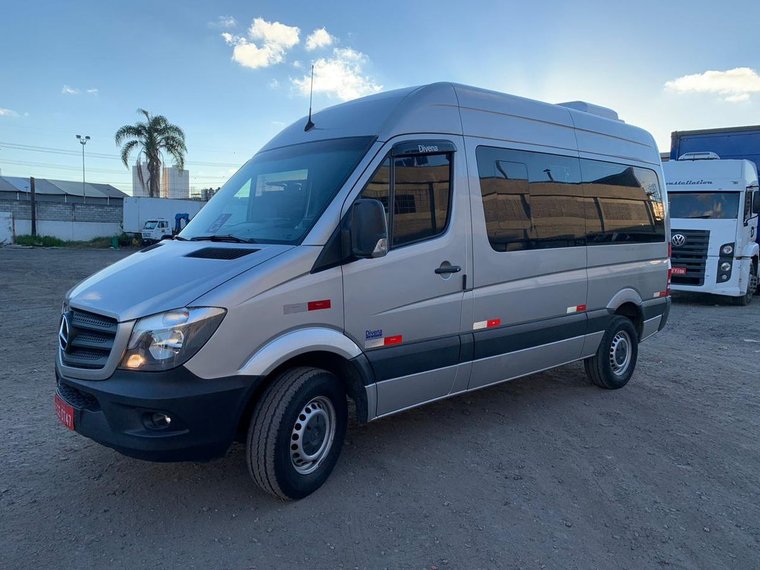Mercedes-Benz Sprinter disponível para locação